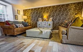 Beautiful Listed Flat With Private Garden, Birnam